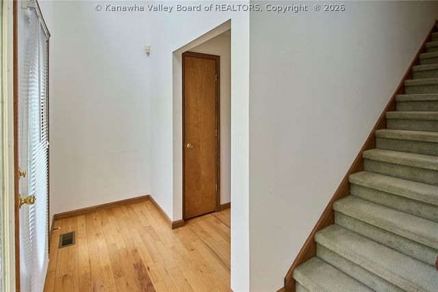220 Crestview Drive, Charleston, WV 25302