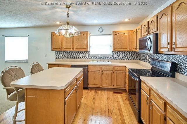 220 Crestview Drive, Charleston, WV 25302