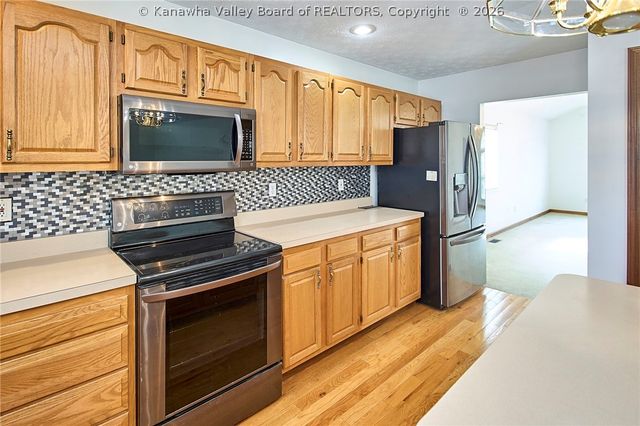 220 Crestview Drive, Charleston, WV 25302