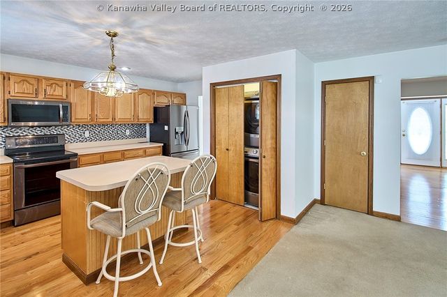 220 Crestview Drive, Charleston, WV 25302