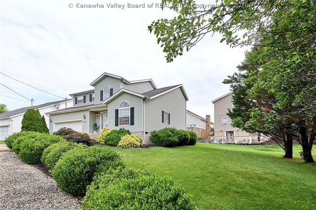 220 Crestview Drive, Charleston, WV 25302