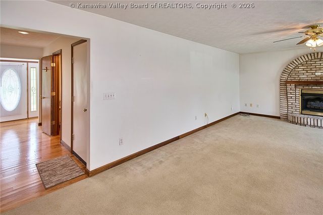 220 Crestview Drive, Charleston, WV 25302