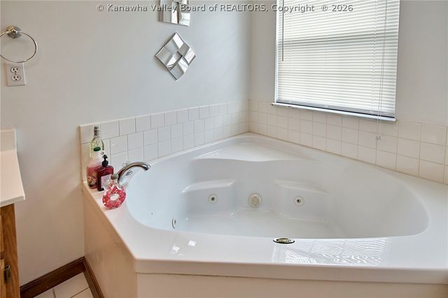 220 Crestview Drive, Charleston, WV 25302