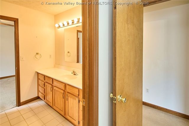 220 Crestview Drive, Charleston, WV 25302