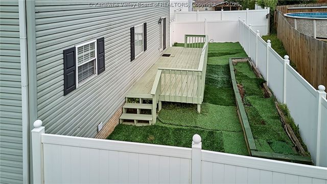 220 Crestview Drive, Charleston, WV 25302