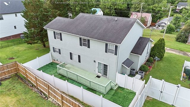 220 Crestview Drive, Charleston, WV 25302
