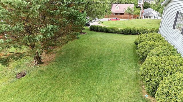 220 Crestview Drive, Charleston, WV 25302