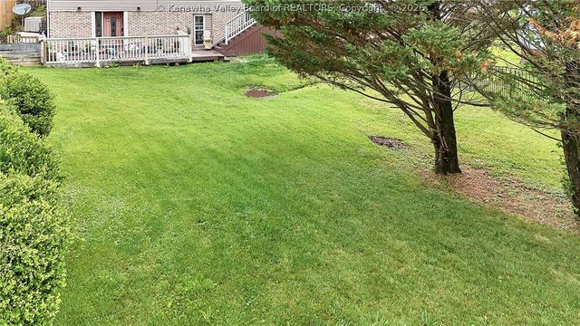 220 Crestview Drive, Charleston, WV 25302