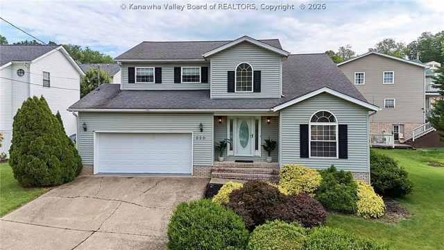 220 Crestview Drive, Charleston, WV 25302