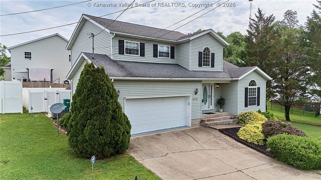 220 Crestview Drive, Charleston, WV 25302