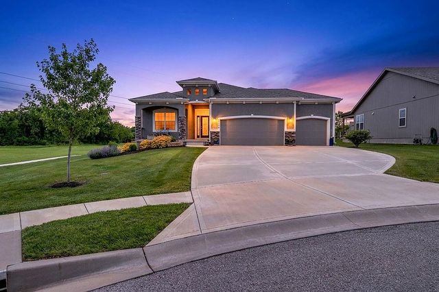 19006 Millview Street, Spring Hill, KS 66083