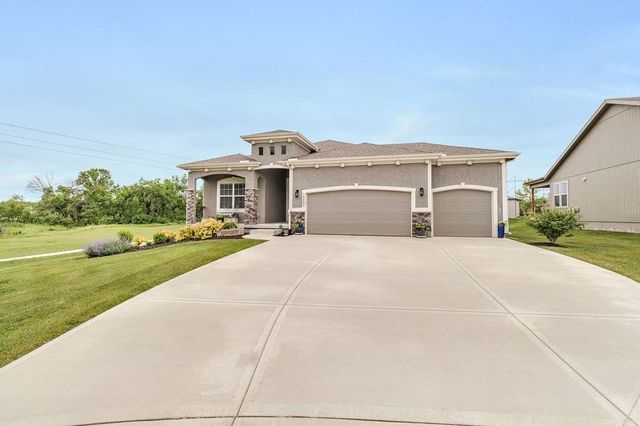 19006 Millview Street, Spring Hill, KS 66083