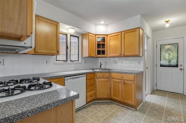 640 S Sappington Road, Kirkwood, MO 63122