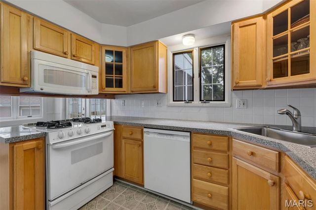 640 S Sappington Road, Kirkwood, MO 63122
