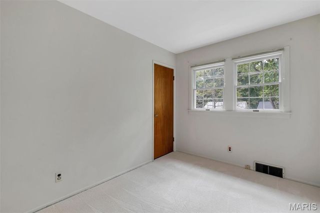 640 S Sappington Road, Kirkwood, MO 63122