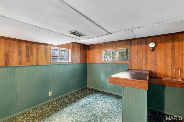 640 S Sappington Road, Kirkwood, MO 63122