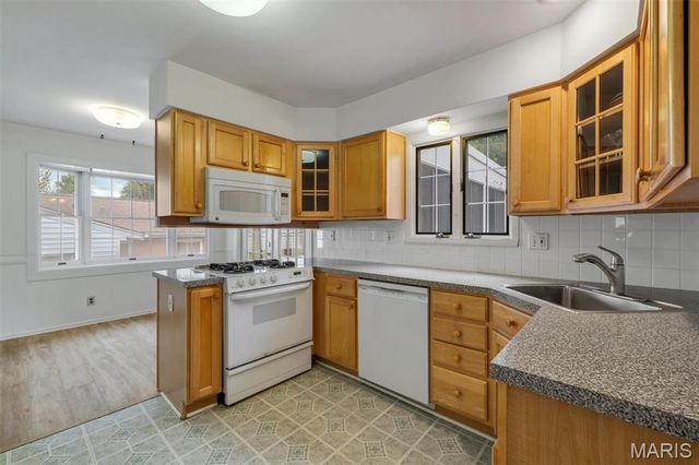 640 S Sappington Road, Kirkwood, MO 63122