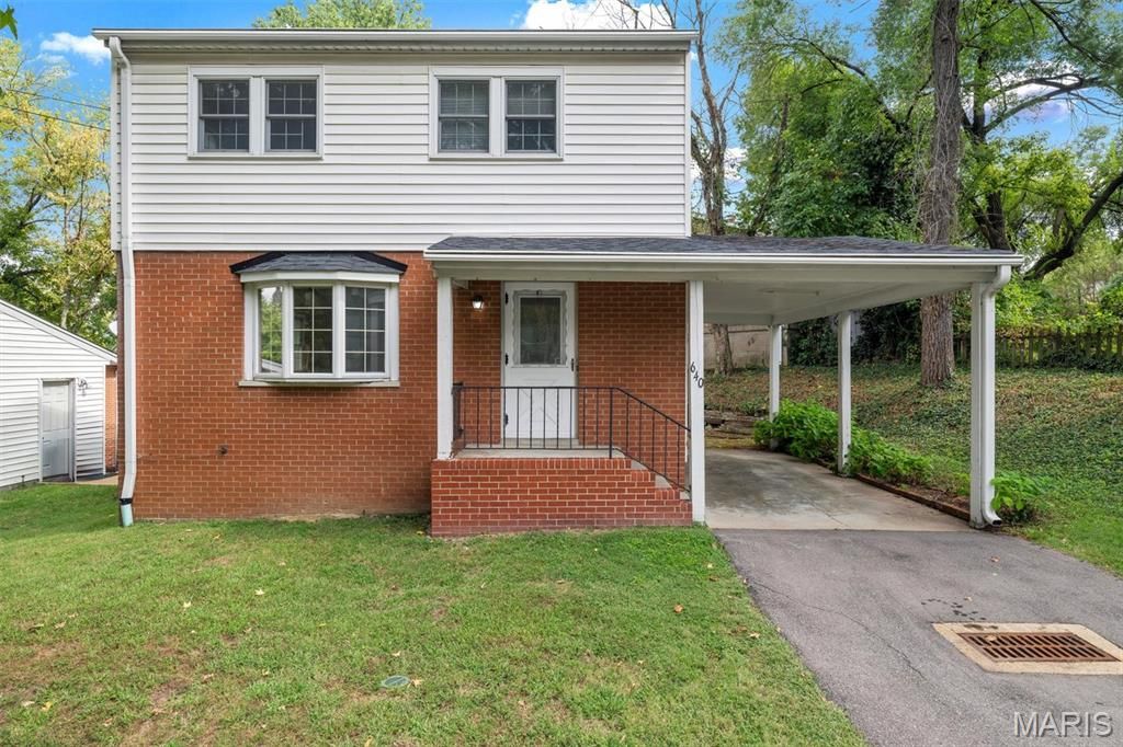 640 S Sappington Road, Kirkwood, MO 63122