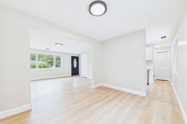 169 Powderhorn Dr., Taunton, MA 02780