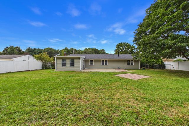 169 Powderhorn Dr., Taunton, MA 02780
