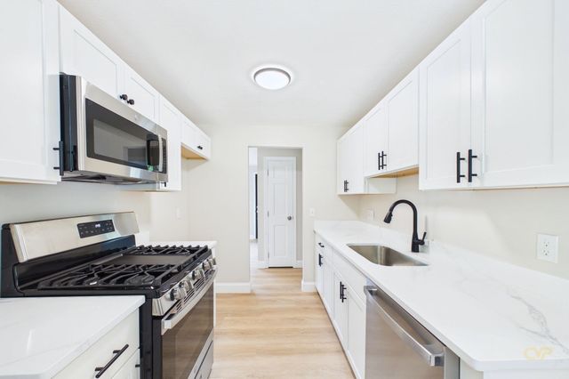 169 Powderhorn Dr., Taunton, MA 02780