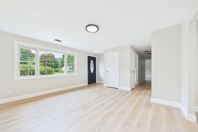 169 Powderhorn Dr., Taunton, MA 02780