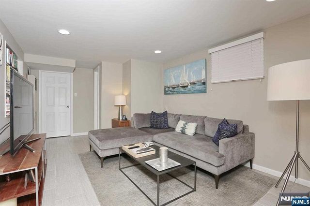 11 Evans Road, Cresskill, NJ 07626