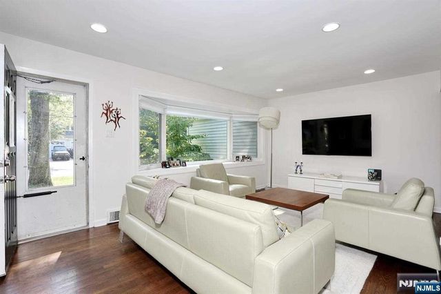 11 Evans Road, Cresskill, NJ 07626