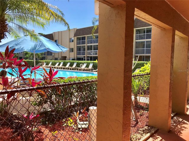 1310 GLEN OAKS DRIVE E 385E, Sarasota, FL 34232