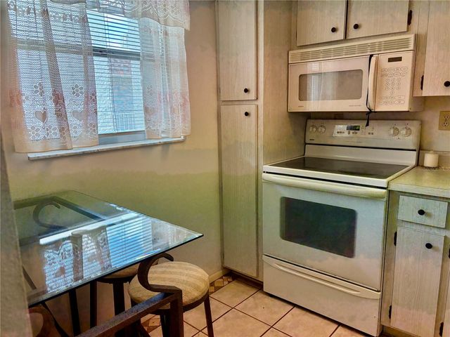 1310 GLEN OAKS DRIVE E 385E, Sarasota, FL 34232