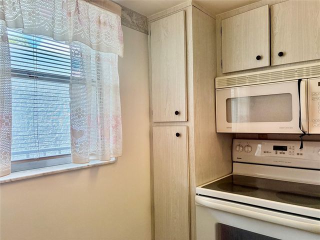 1310 GLEN OAKS DRIVE E 385E, Sarasota, FL 34232