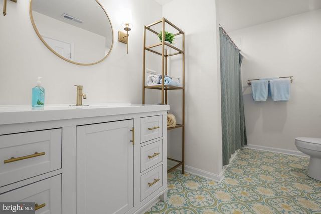 800 SHAMROCK DR, Fredericksburg, VA 22407