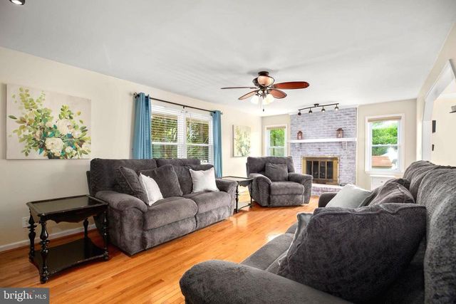 800 SHAMROCK DR, Fredericksburg, VA 22407