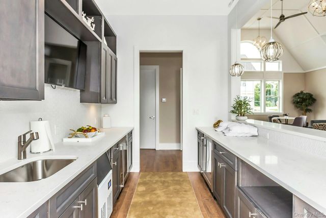 710 Breton Way 710, Glen Cove, NY 11542