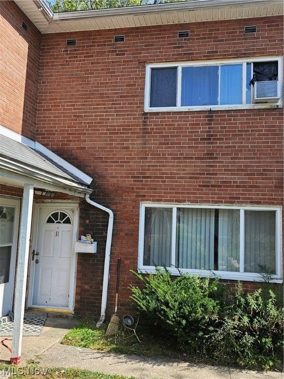 23755 Banbury Circle 11, Warrensville Heights, OH 44128