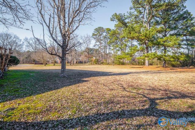 109 Red Barn Road, Rainbow City, AL 35906