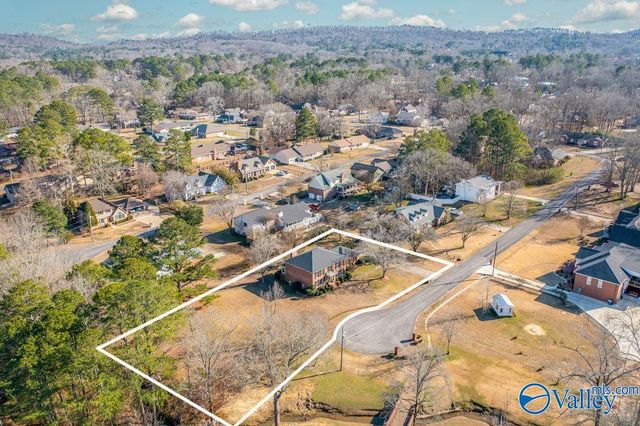 109 Red Barn Road, Rainbow City, AL 35906