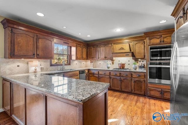 109 Red Barn Road, Rainbow City, AL 35906