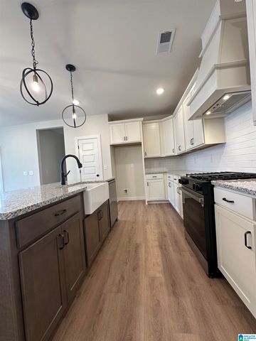 1004 UNALI TOWNES LOOP E, Leeds, AL 35094