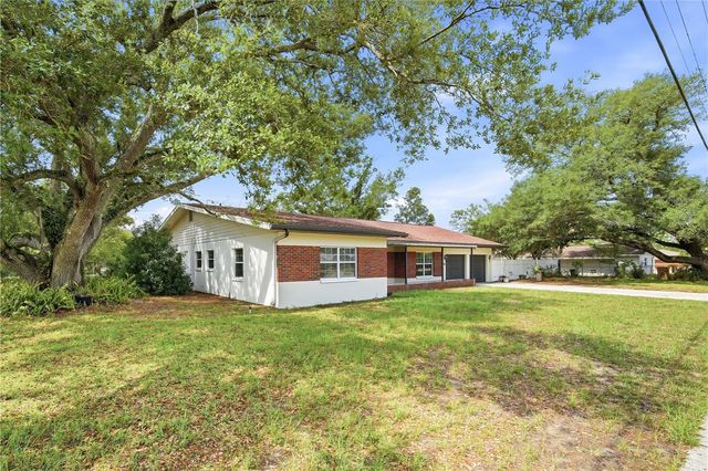 6121 WHITEWAY DRIVE, Tampa, FL 33617
