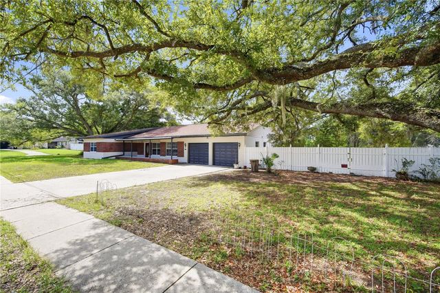 6121 WHITEWAY DRIVE, Tampa, FL 33617