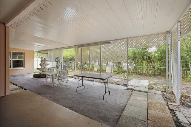6121 WHITEWAY DRIVE, Tampa, FL 33617