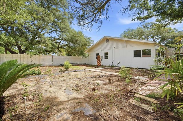 6121 WHITEWAY DRIVE, Tampa, FL 33617