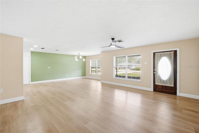 6121 WHITEWAY DRIVE, Tampa, FL 33617