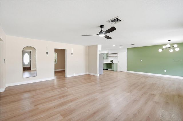 6121 WHITEWAY DRIVE, Tampa, FL 33617