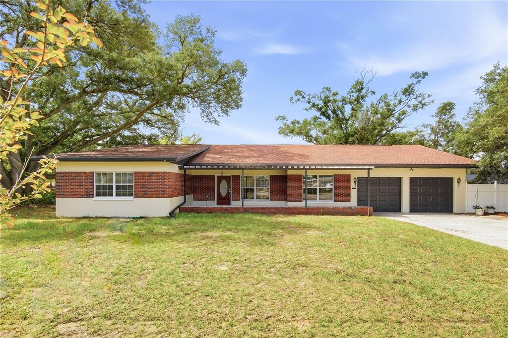 6121 WHITEWAY DRIVE, Tampa, FL 33617