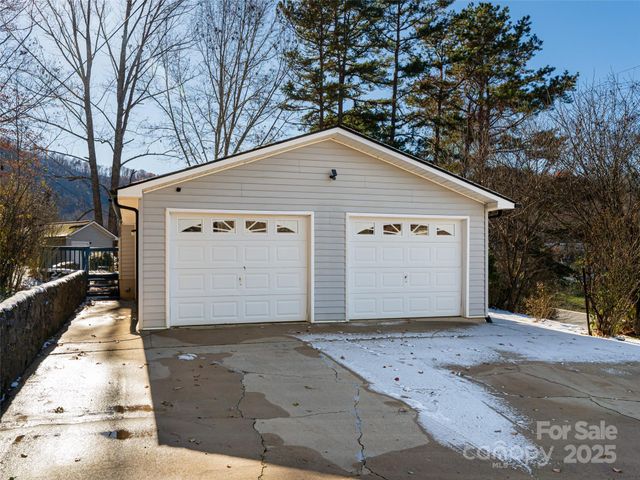 55 Morgan Road, Weaverville, NC 28787