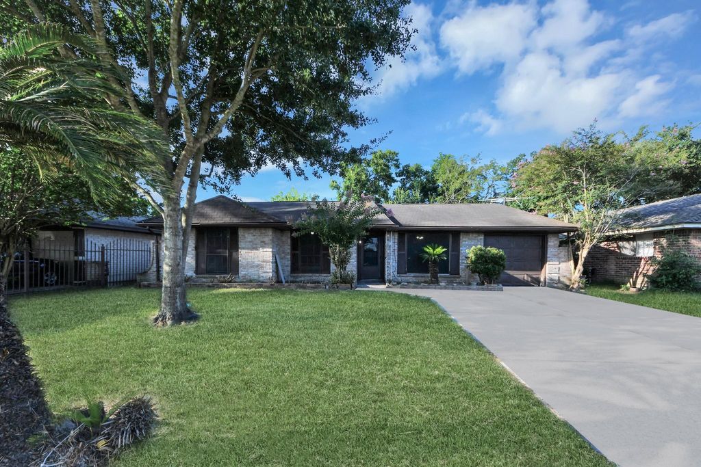 3806 Charriton Drive, Houston, TX 77039