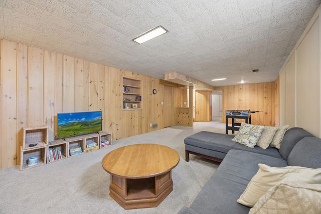 6204 Ashcroft Lane, Edina, MN 55424