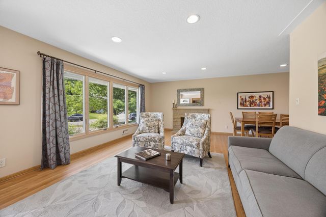 6204 Ashcroft Lane, Edina, MN 55424